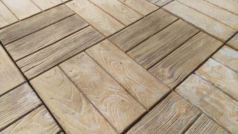 Comment Installer Une Terrasse En Dalles De Bois Sur Des Plots